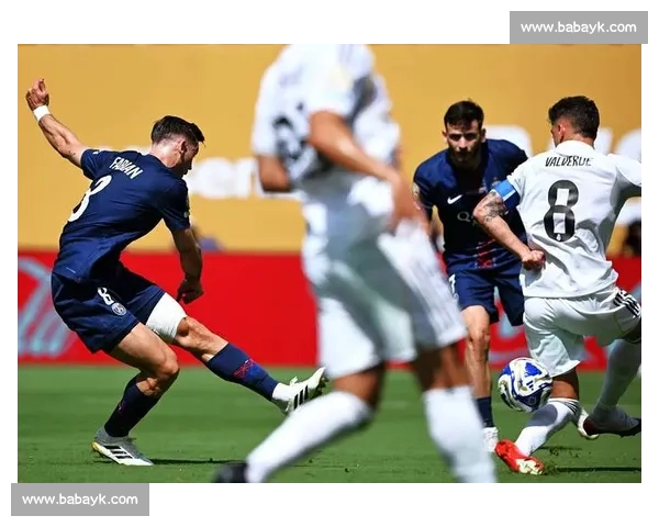 李明携子观战世俱杯：从单车少年到青训引路人的足球传承