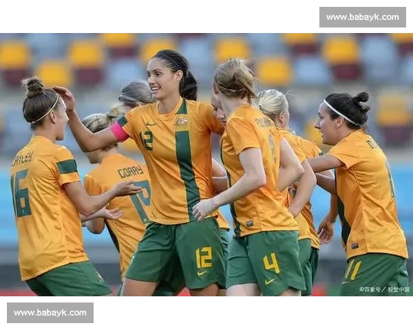 澳大利亚女足国脚戈里汉密尔顿岛完婚 李梦雯曾为队友见证