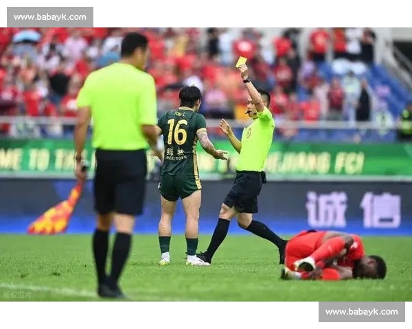 足协认错！VAR 误判偷走浙江 2 分，陶强龙争议动作成焦点，主帅激动挥拳眼镜飞落