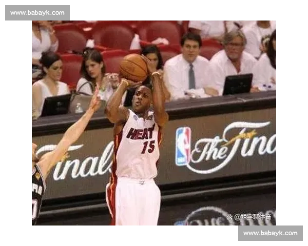 比斯利霍华德硬刚芬森！BIG3 上演退役球星暴力美学，抱摔冲突 + 垃圾话引爆全场